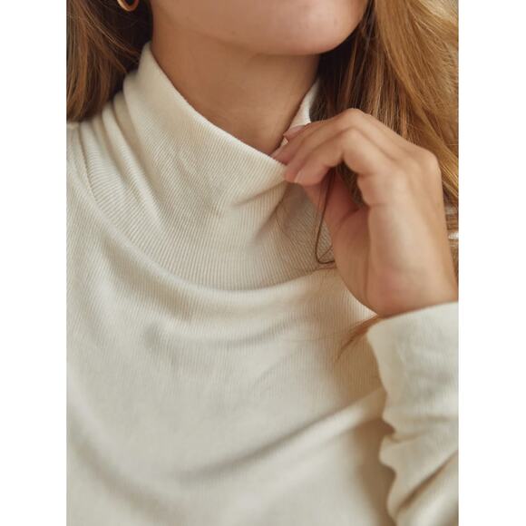 Klassy Network Turtleneck Oversized Sweater Brami Cream Womens Size Small - Picture 2 of 14